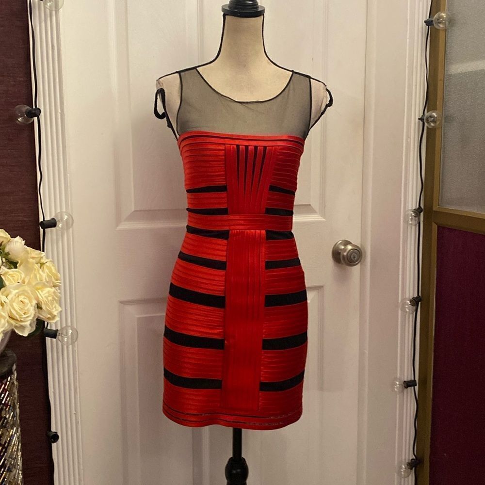 BCBGMaxAzria Red and Black Sheer Yoke Form Fitting Bandage Cocktail Dress Size 2